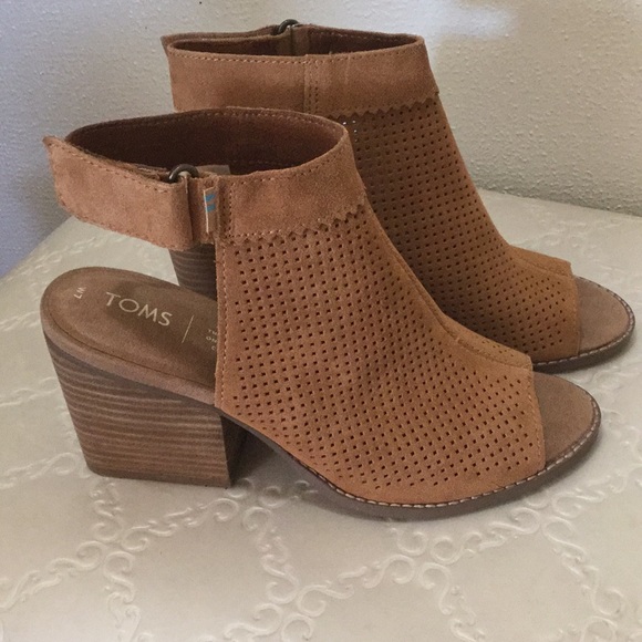 Toms Shoes - New TOMS perforated suede sandals